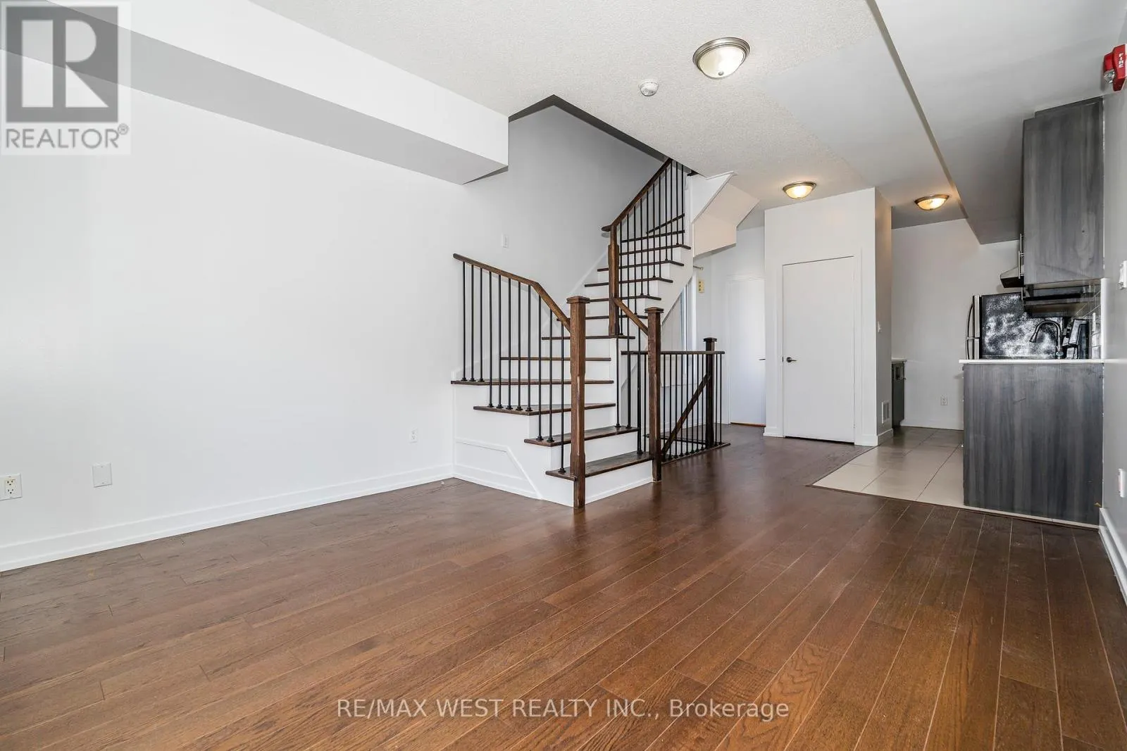 32 - 2061 WESTON ROAD