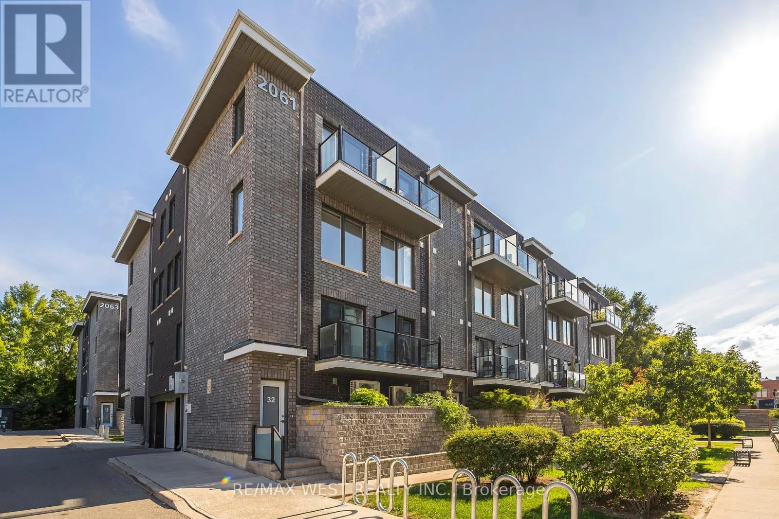 32 - 2061 WESTON ROAD