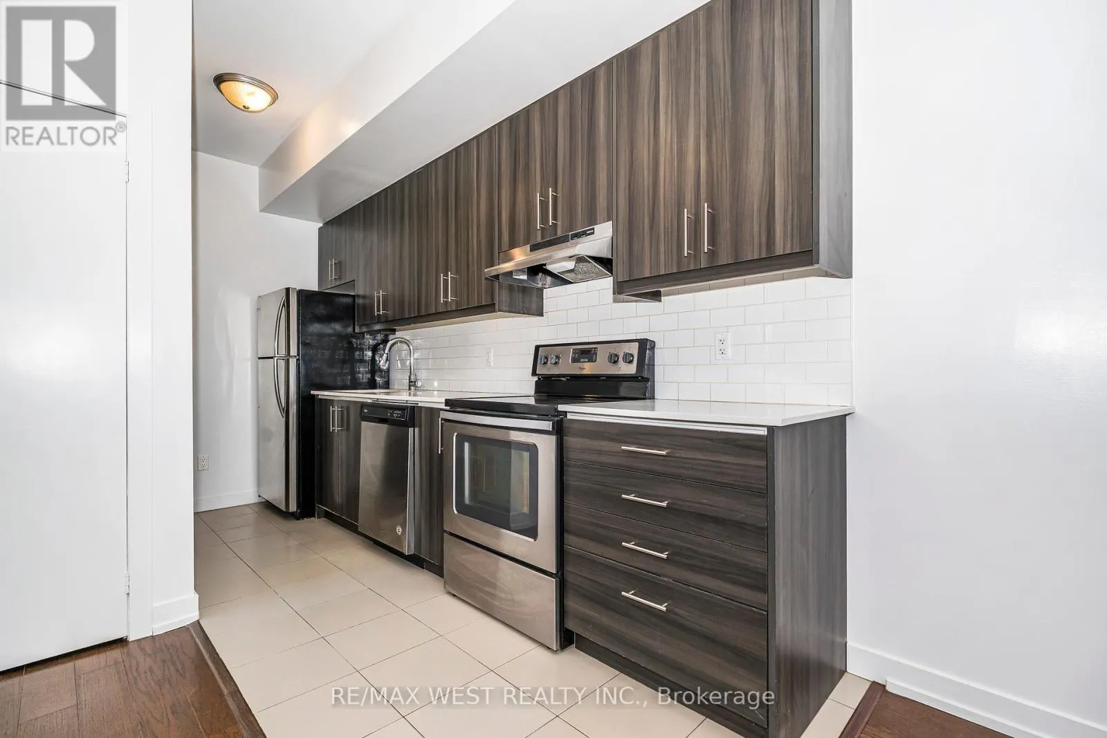 32 - 2061 WESTON ROAD