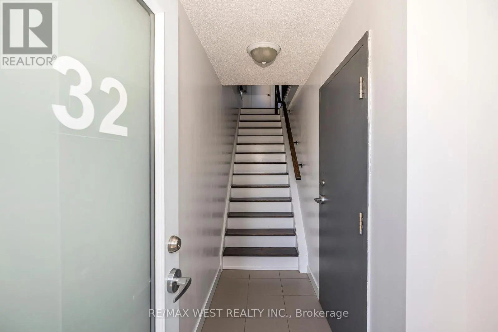 32 - 2061 WESTON ROAD