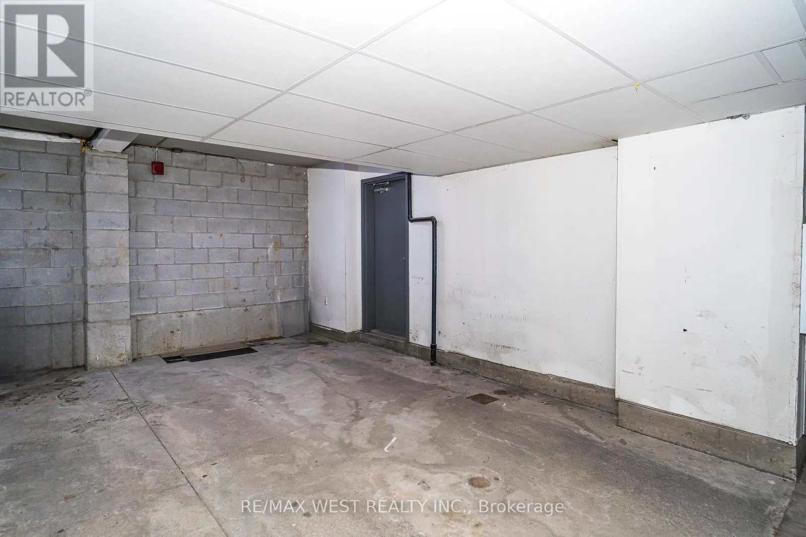 32 - 2061 WESTON ROAD