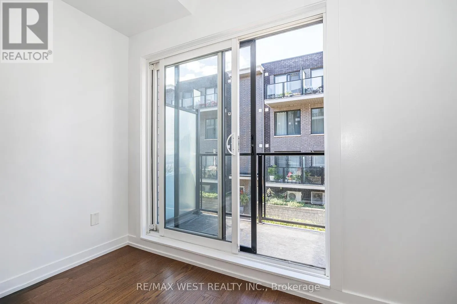 32 - 2061 WESTON ROAD