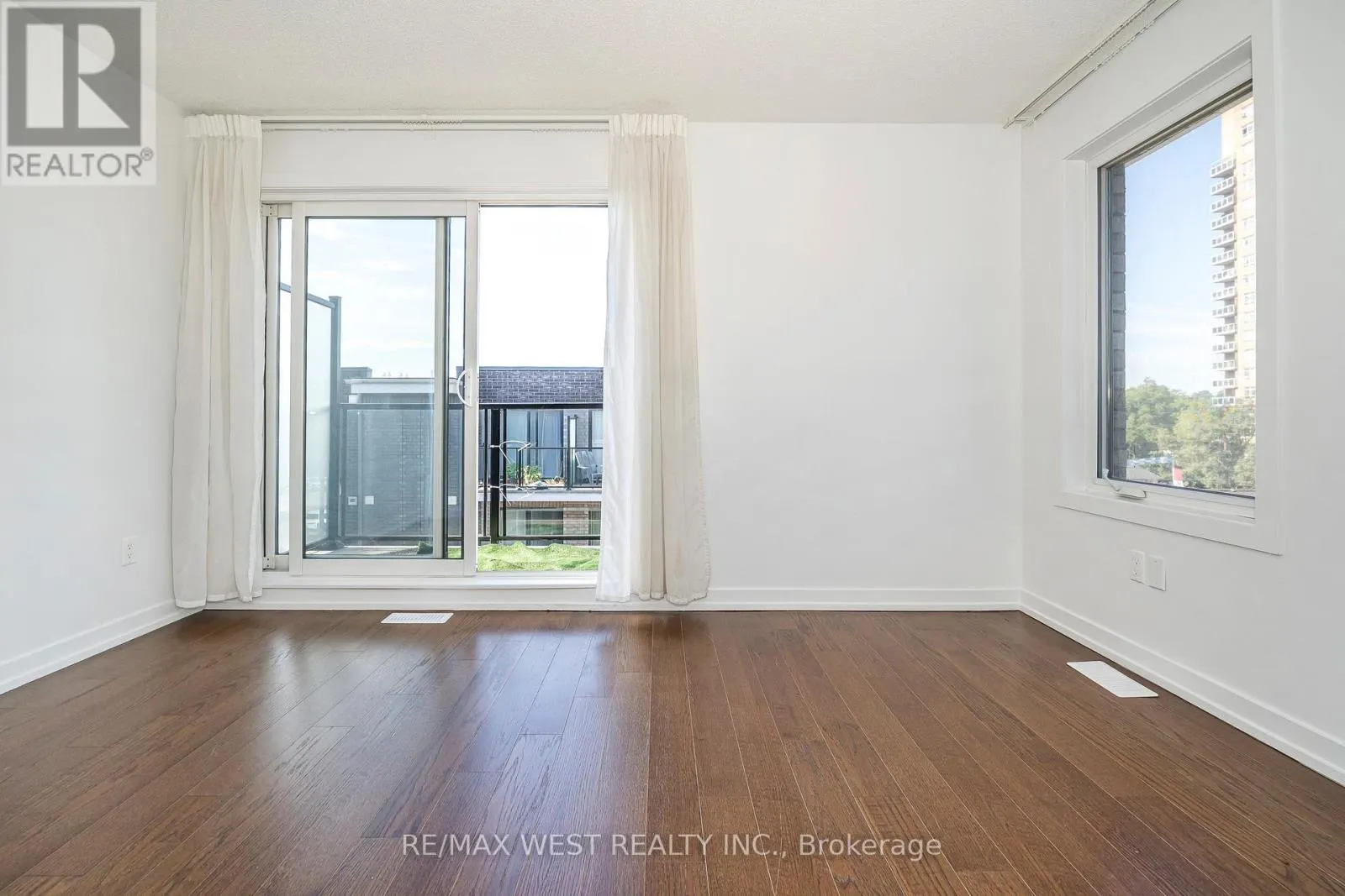 32 - 2061 WESTON ROAD
