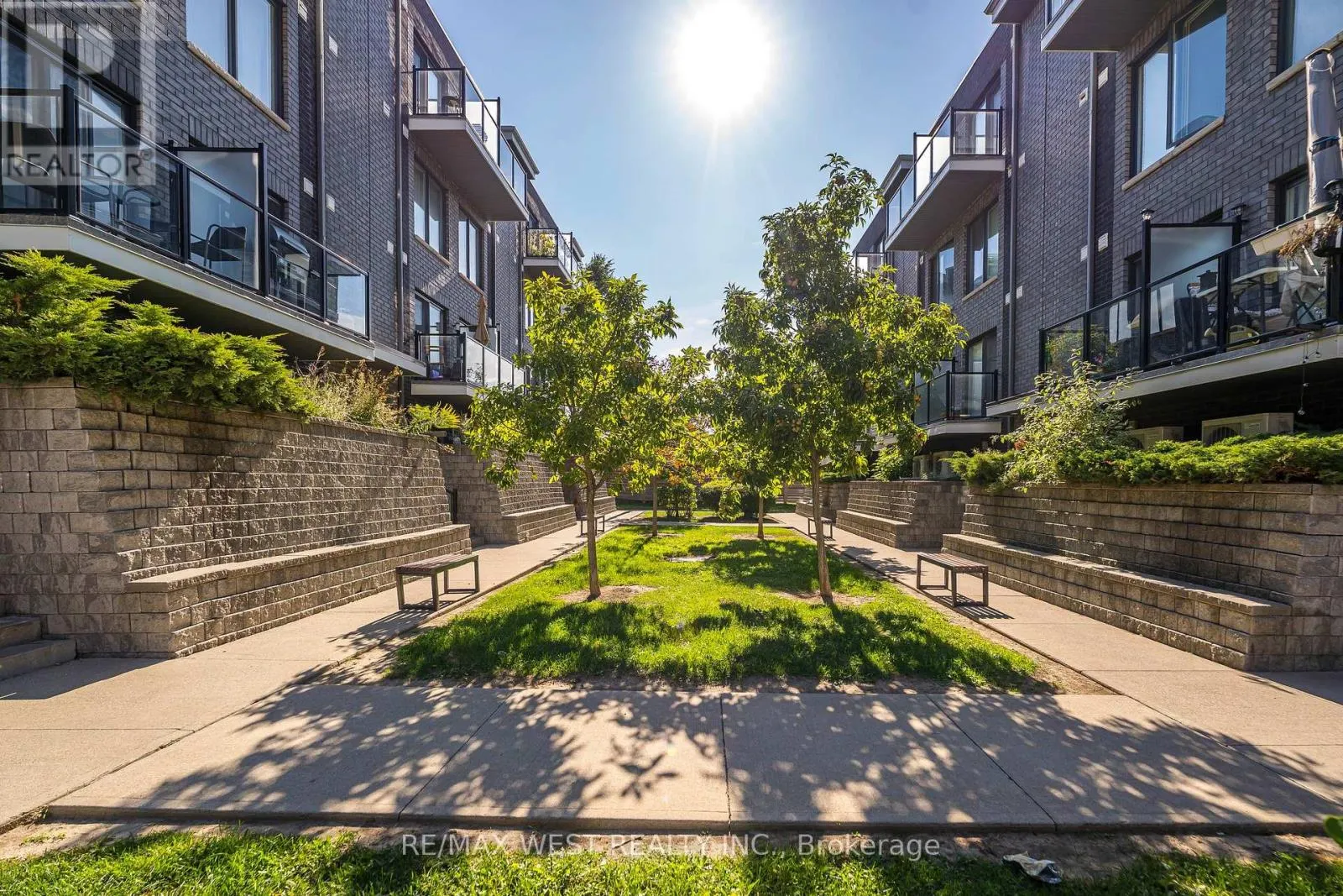 32 - 2061 WESTON ROAD
