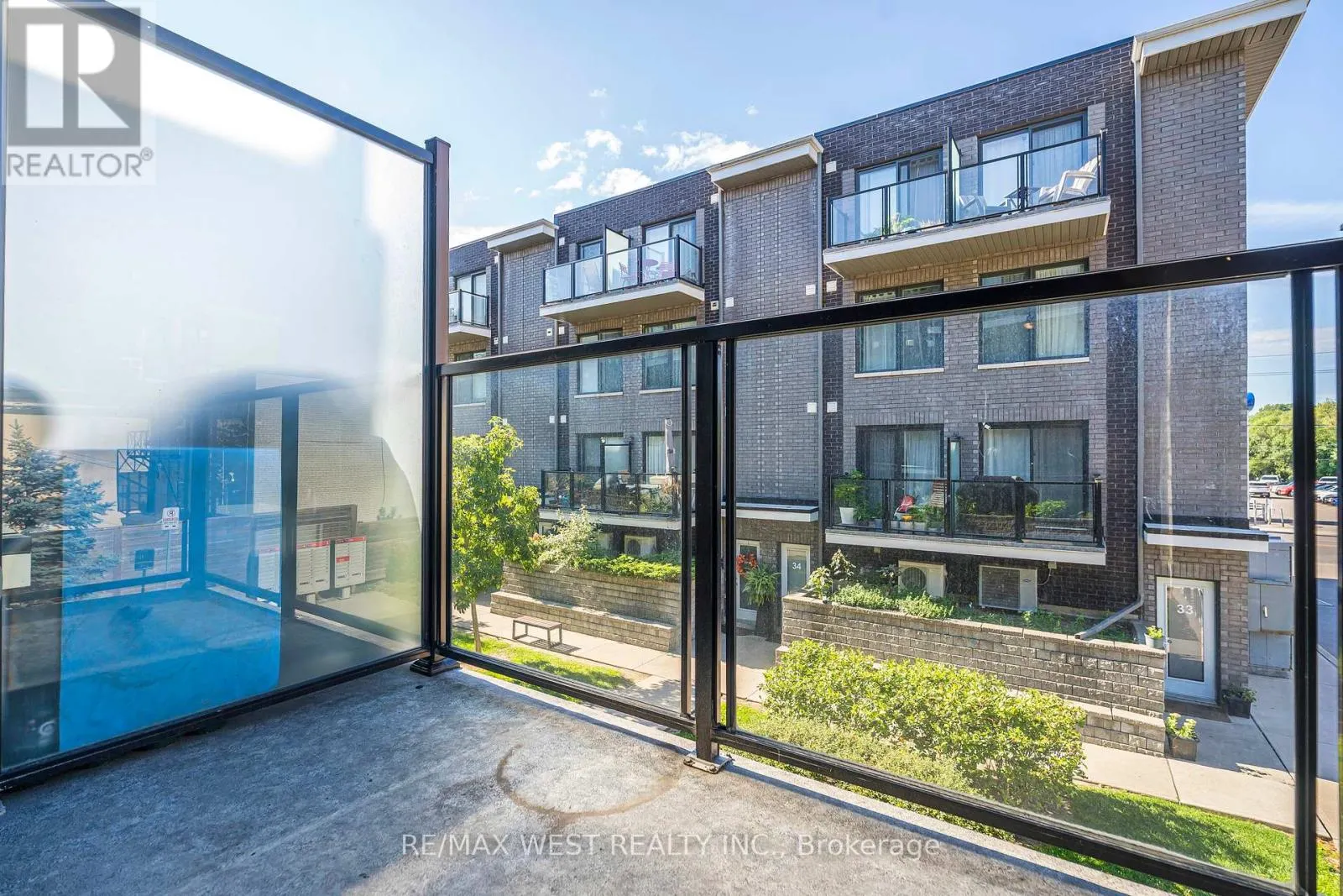 32 - 2061 WESTON ROAD