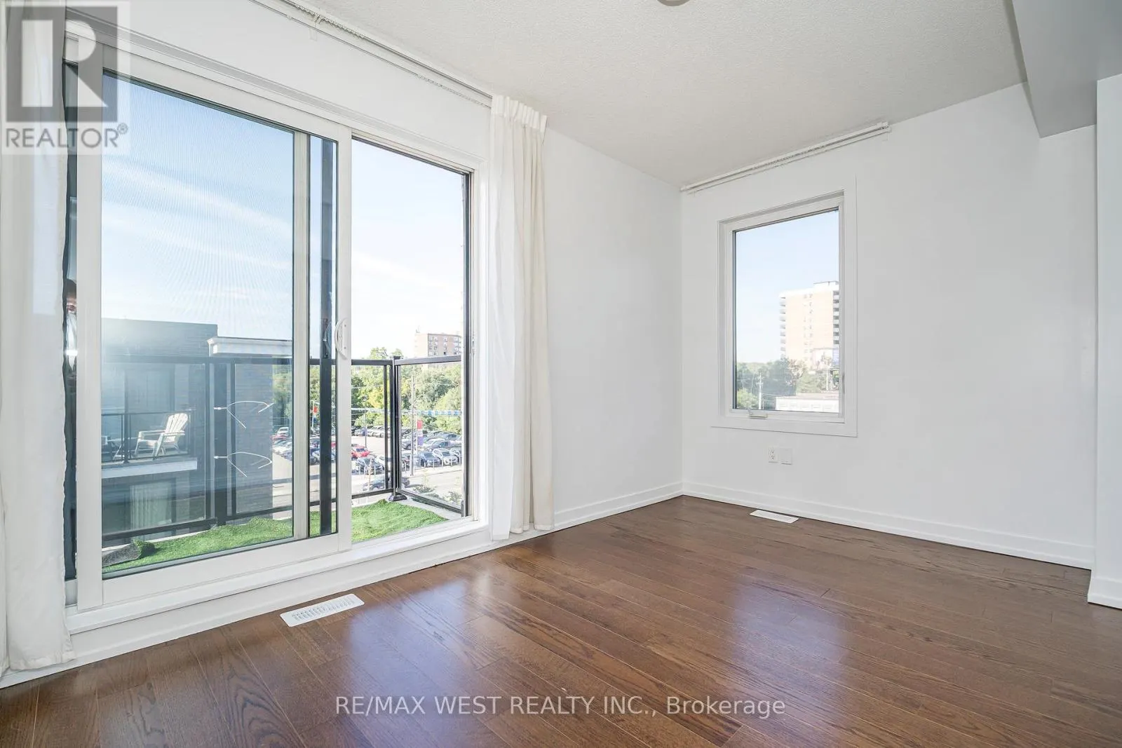 32 - 2061 WESTON ROAD
