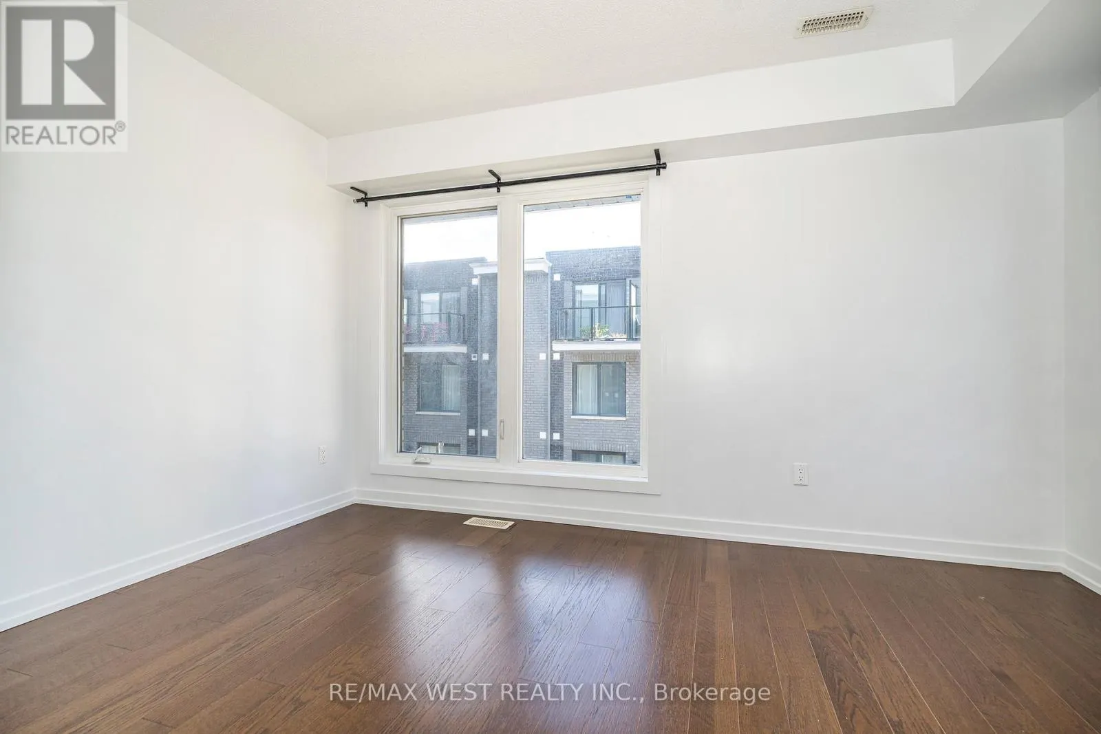 32 - 2061 WESTON ROAD
