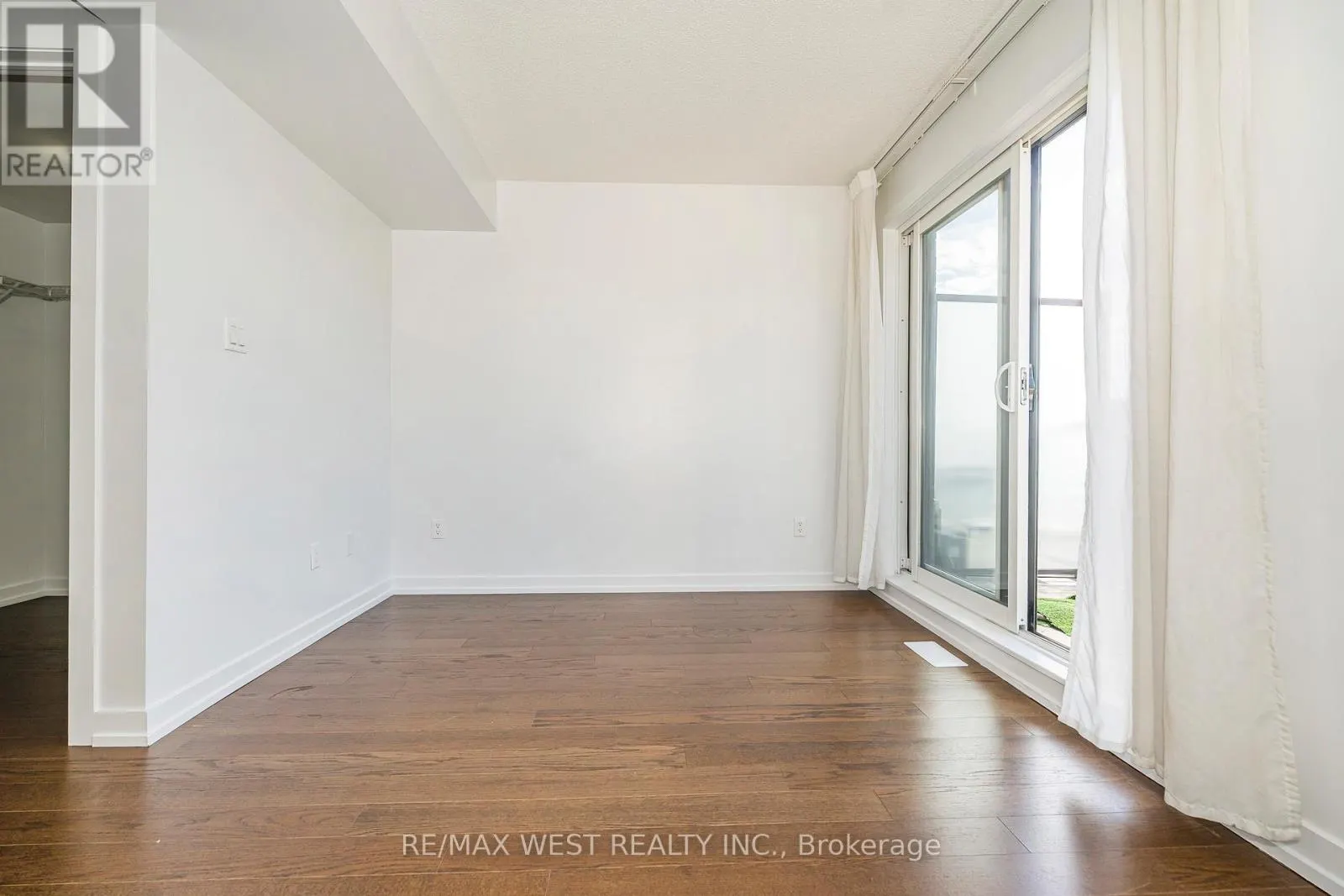 32 - 2061 WESTON ROAD