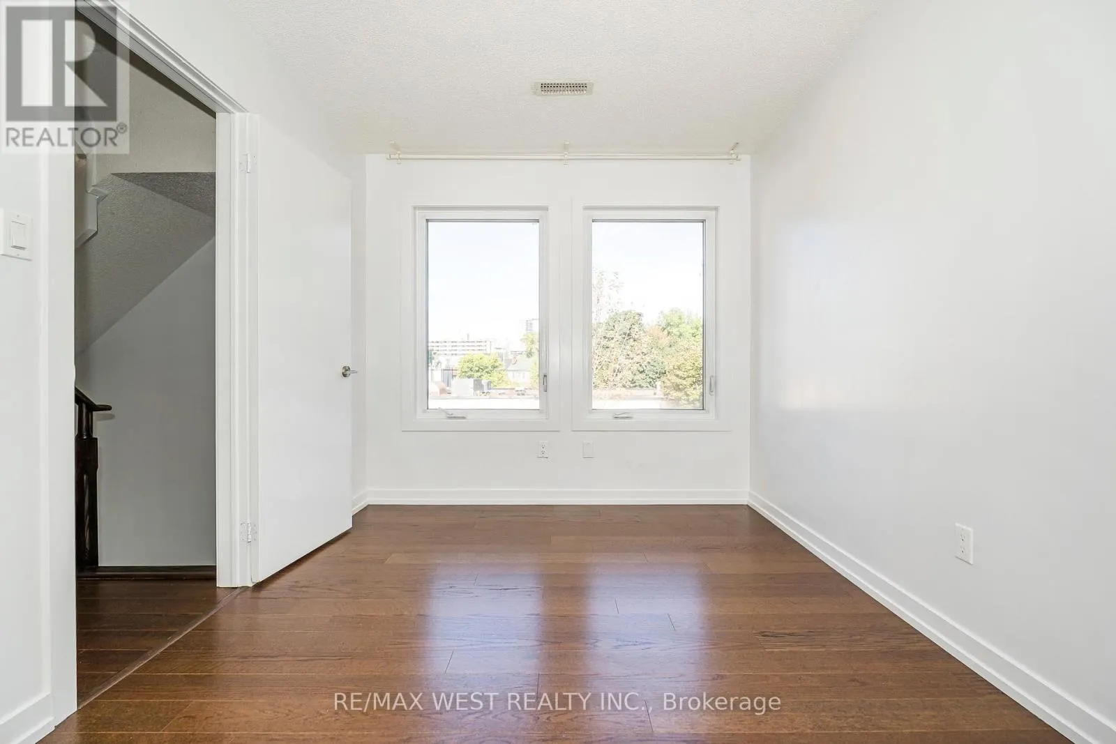 32 - 2061 WESTON ROAD