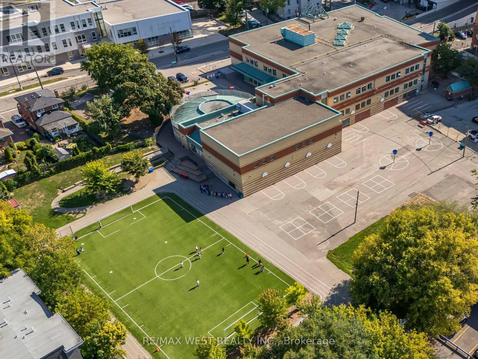 32 - 2061 WESTON ROAD
