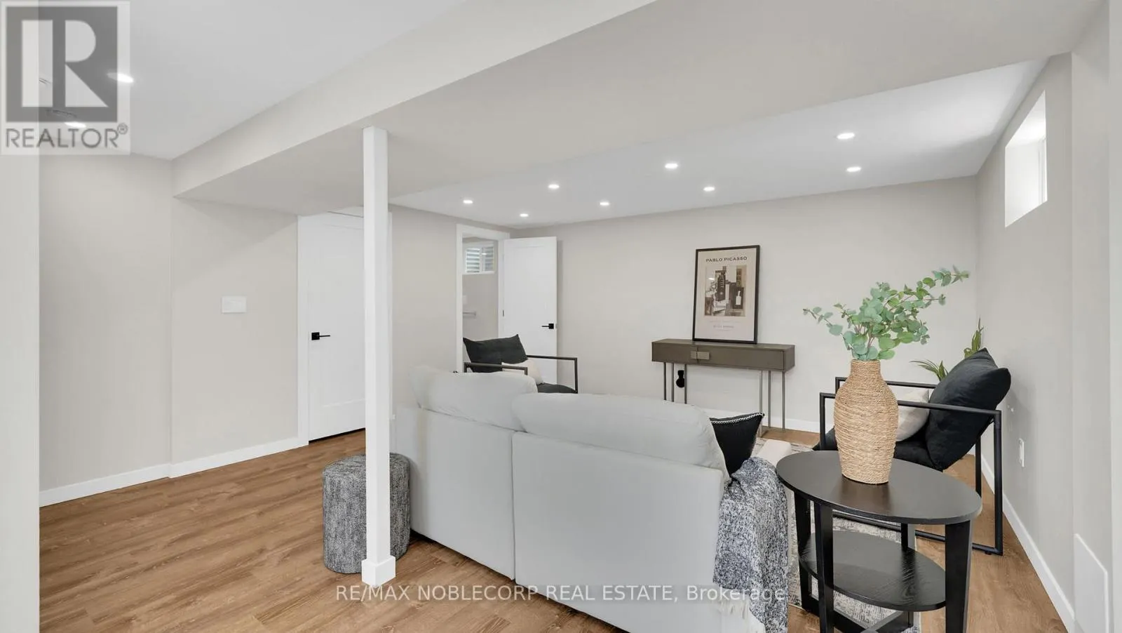 199 ELLWOOD DRIVE W