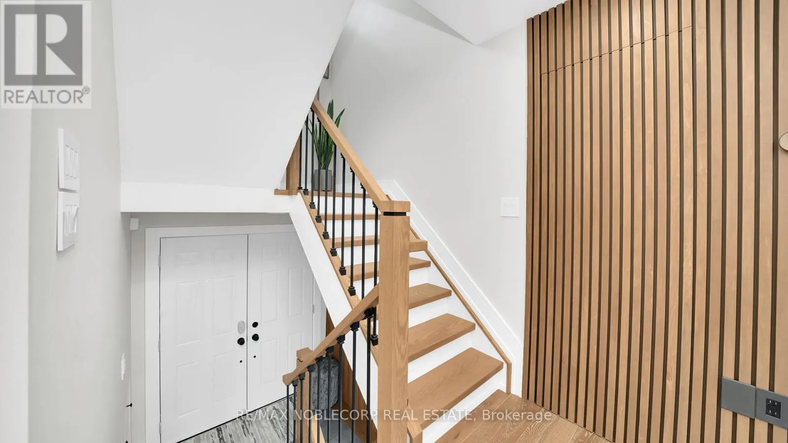 199 ELLWOOD DRIVE W
