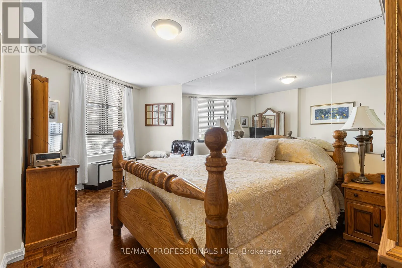 E5 - 296 MILL ROAD