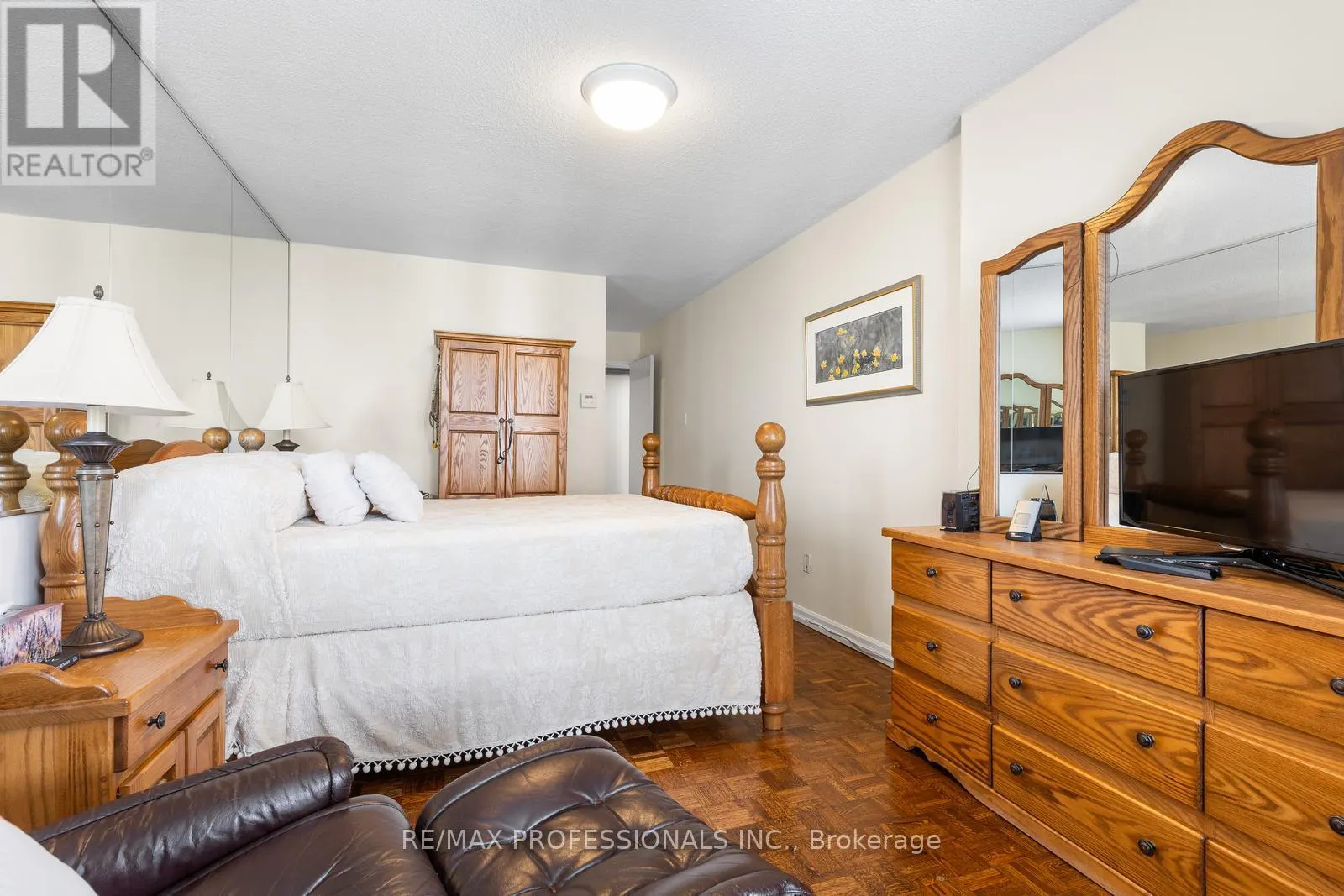 E5 - 296 MILL ROAD