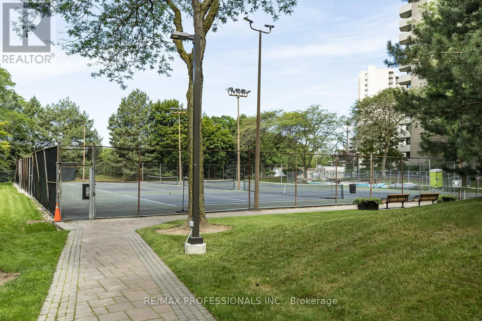 E5 - 296 MILL ROAD