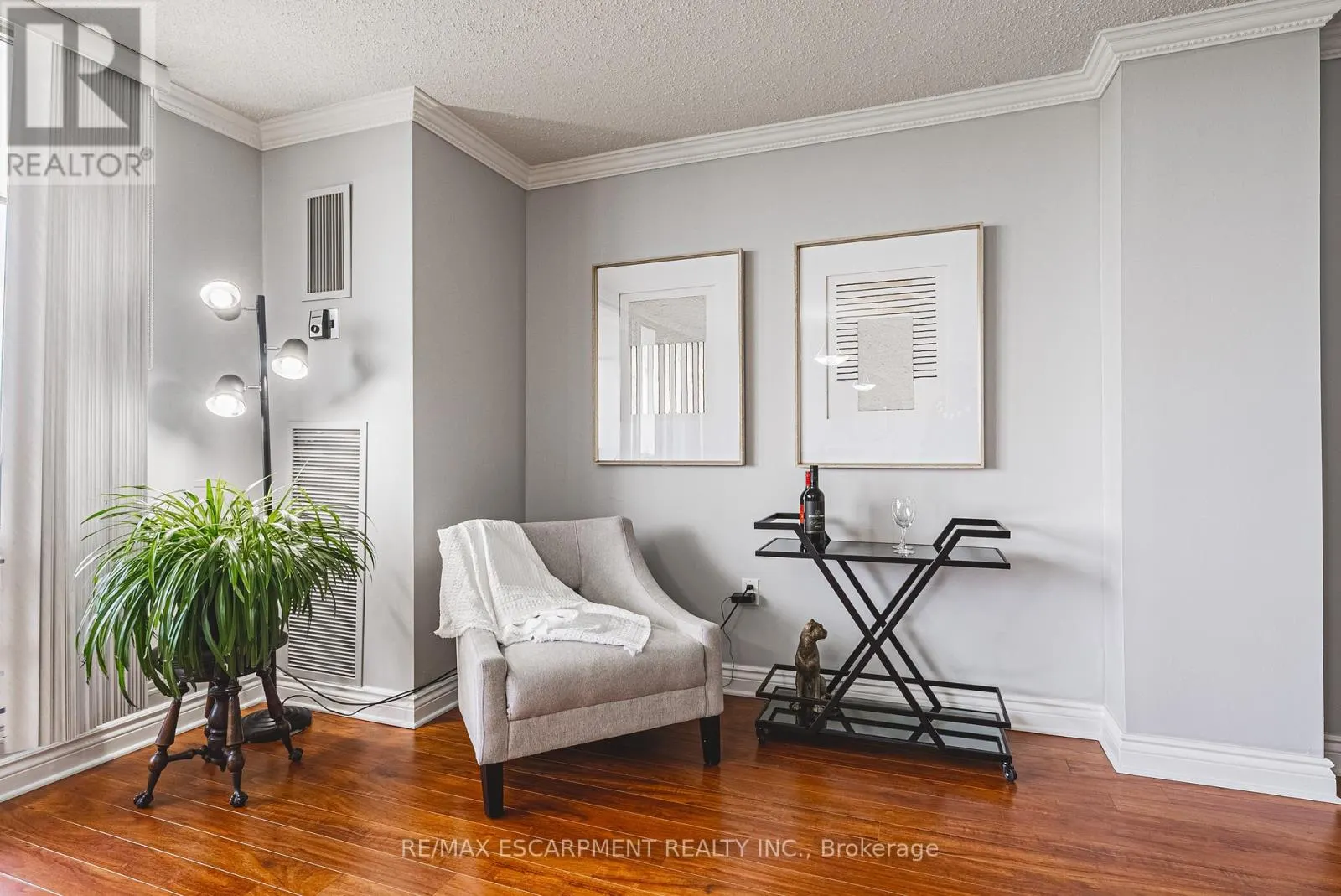1403 - 2055 UPPER MIDDLE ROAD