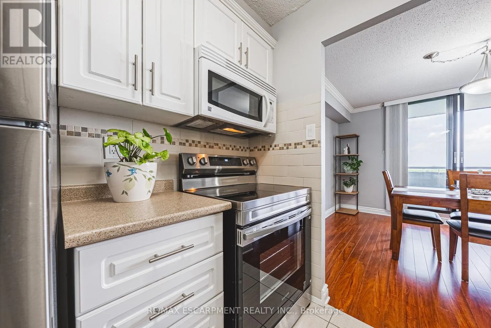 1403 - 2055 UPPER MIDDLE ROAD