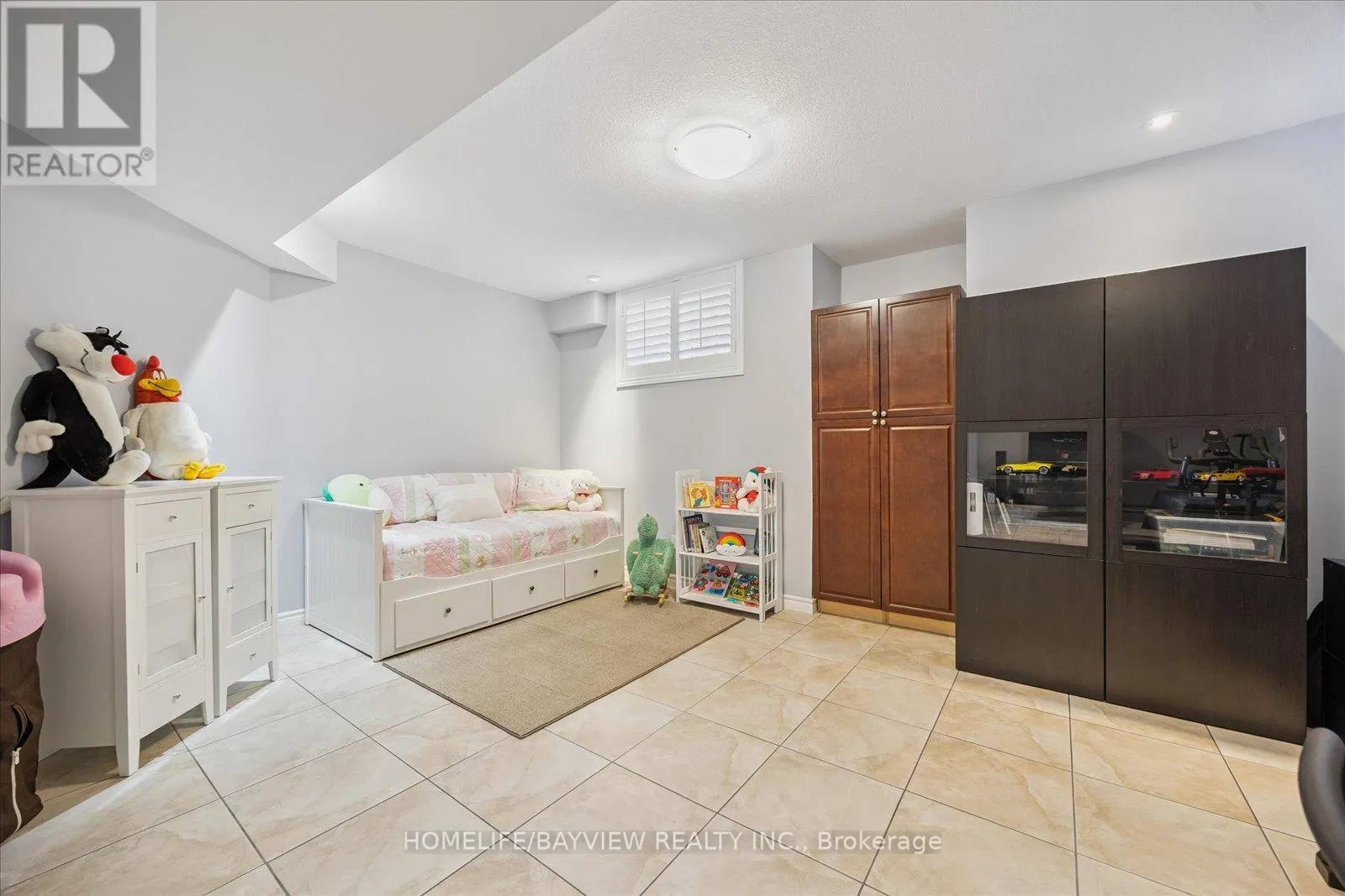 4 - 14 REDDINGTON DRIVE