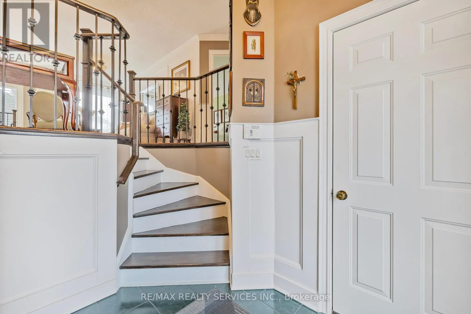 19 LIVINGSTON DRIVE
