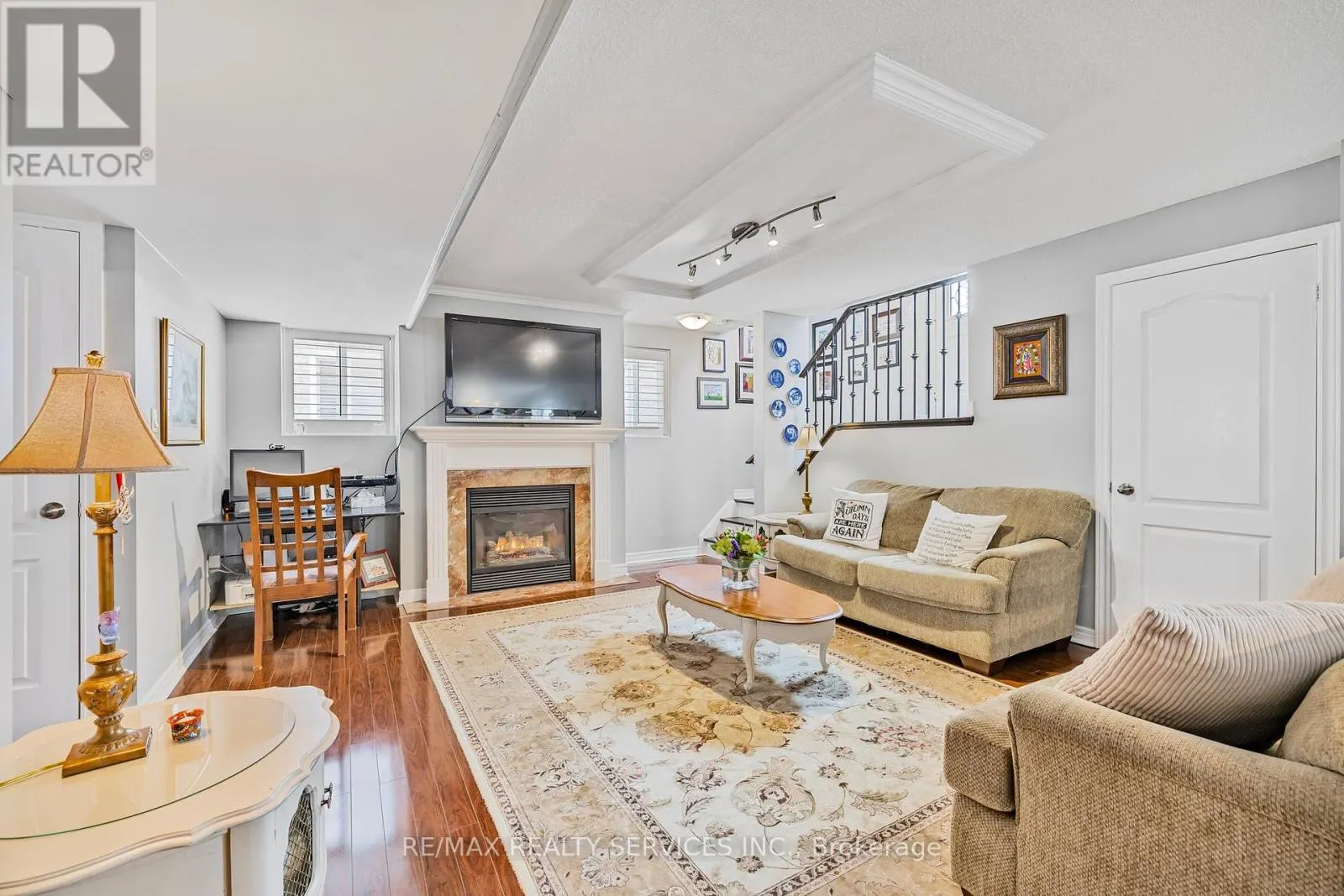 19 LIVINGSTON DRIVE