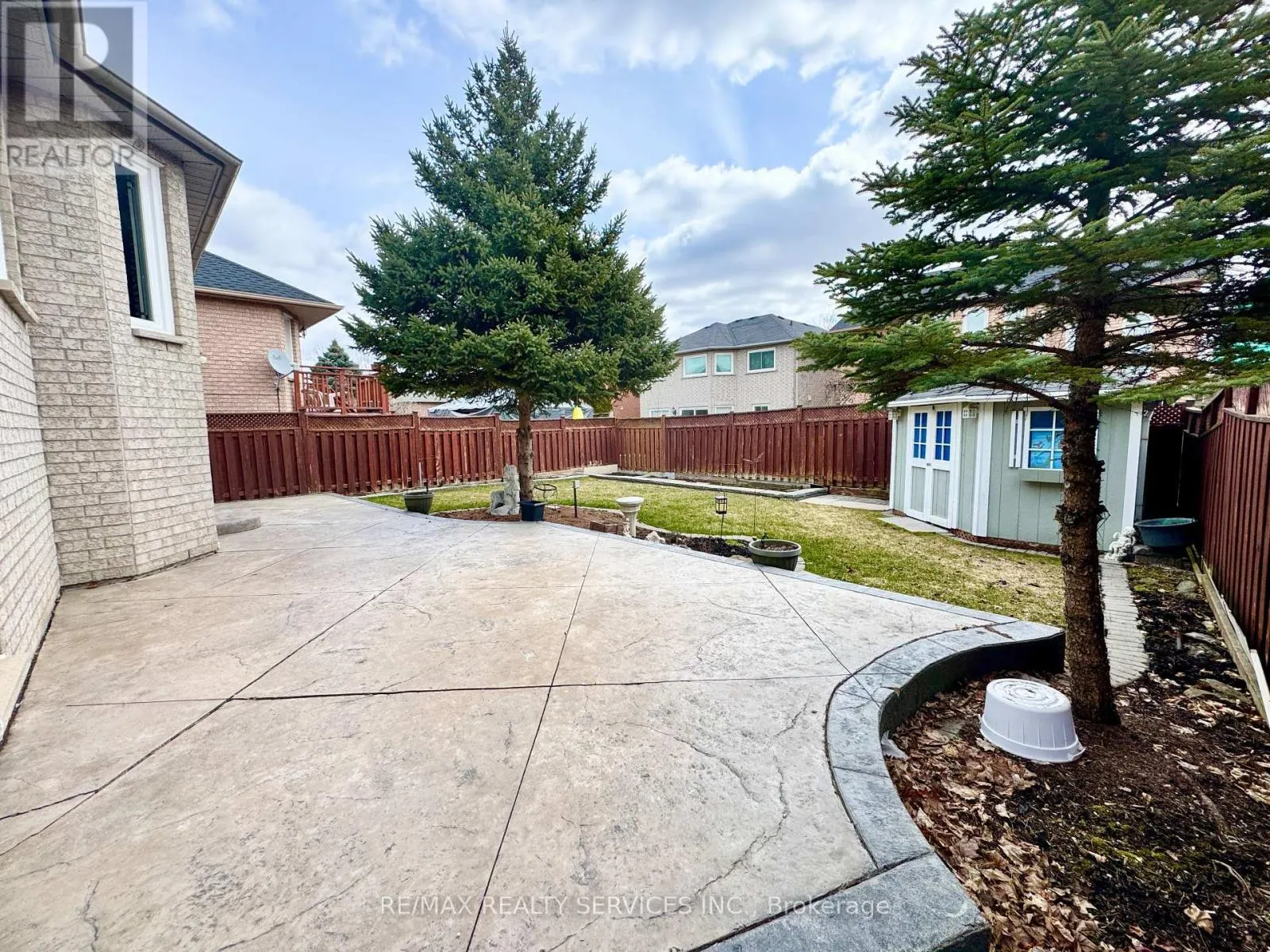 19 LIVINGSTON DRIVE