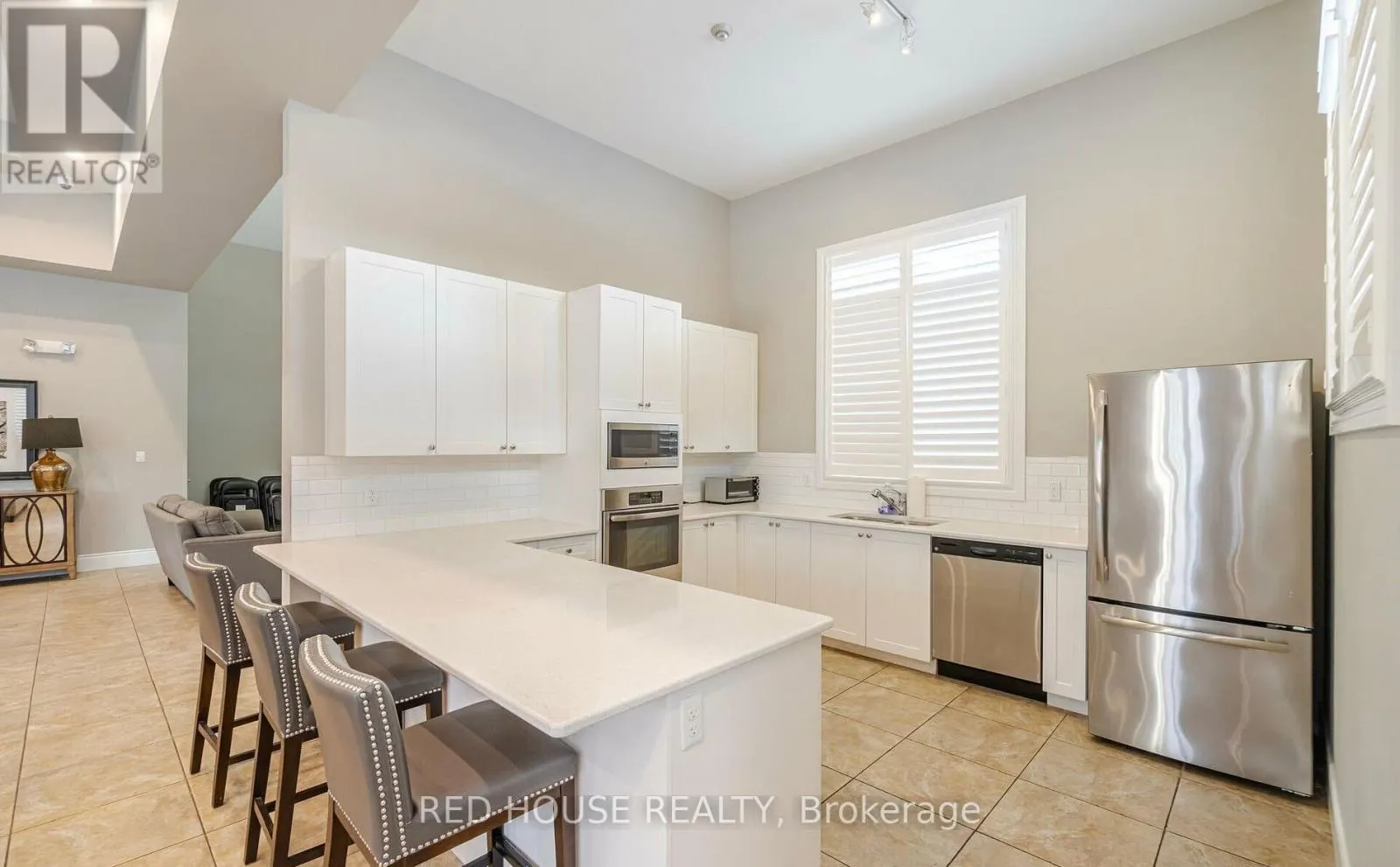 412 - 1460 MAIN STREET E