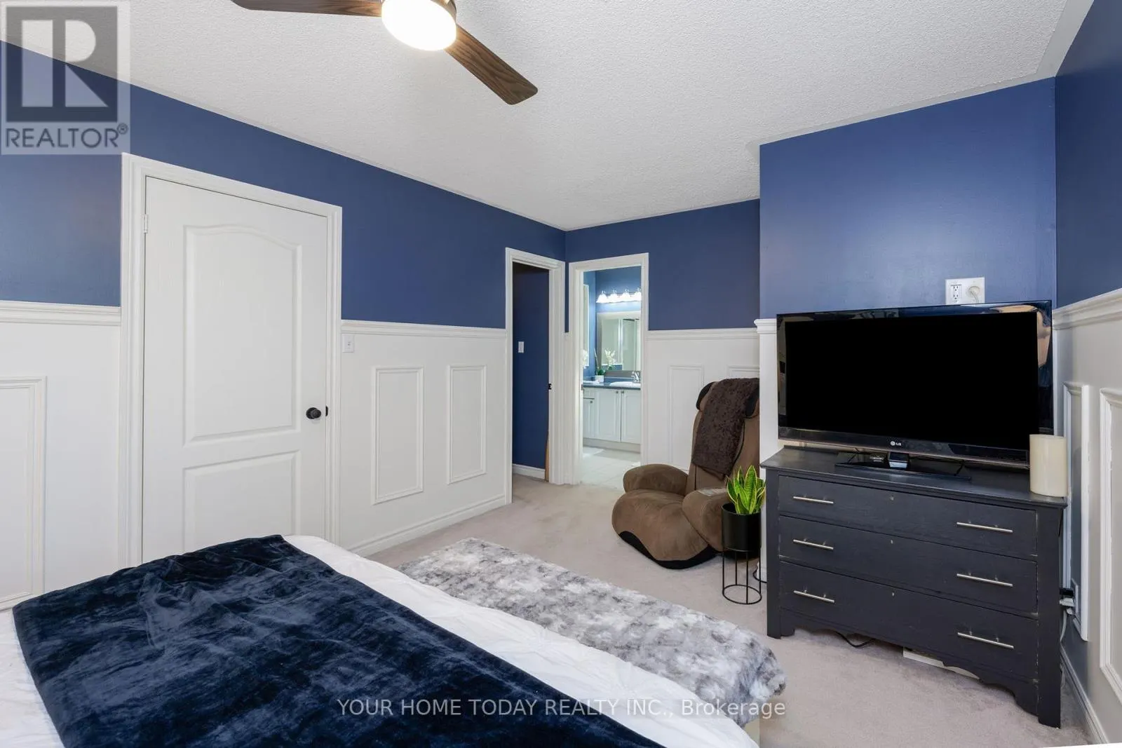 8 - 76 RIVER DRIVE