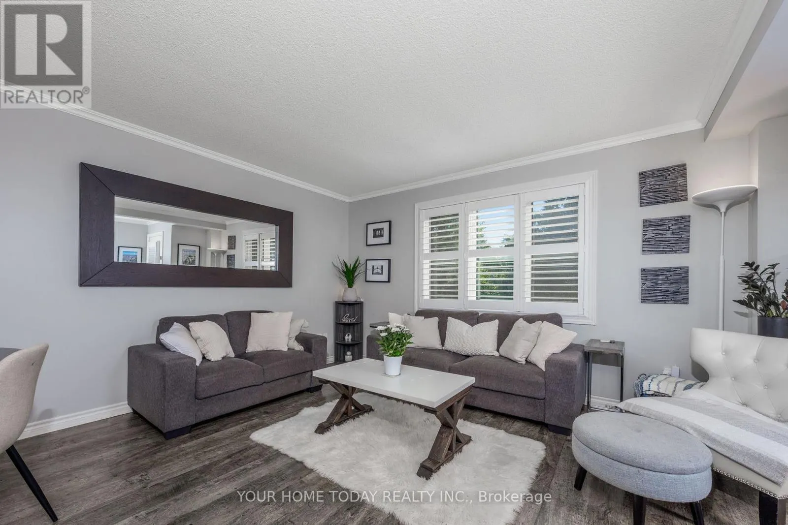 8 - 76 RIVER DRIVE