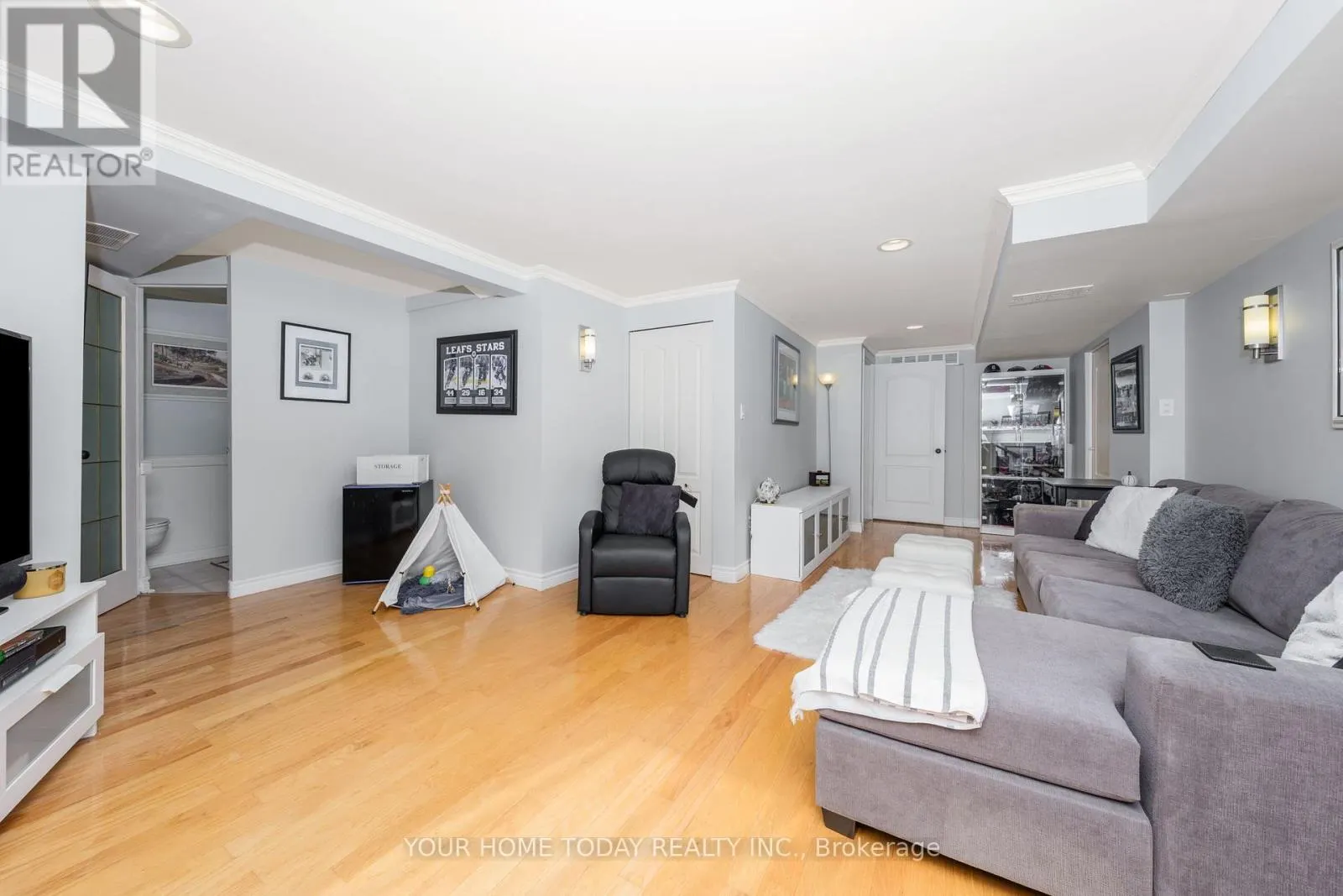 8 - 76 RIVER DRIVE