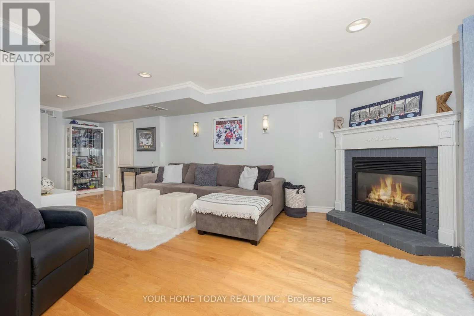 8 - 76 RIVER DRIVE