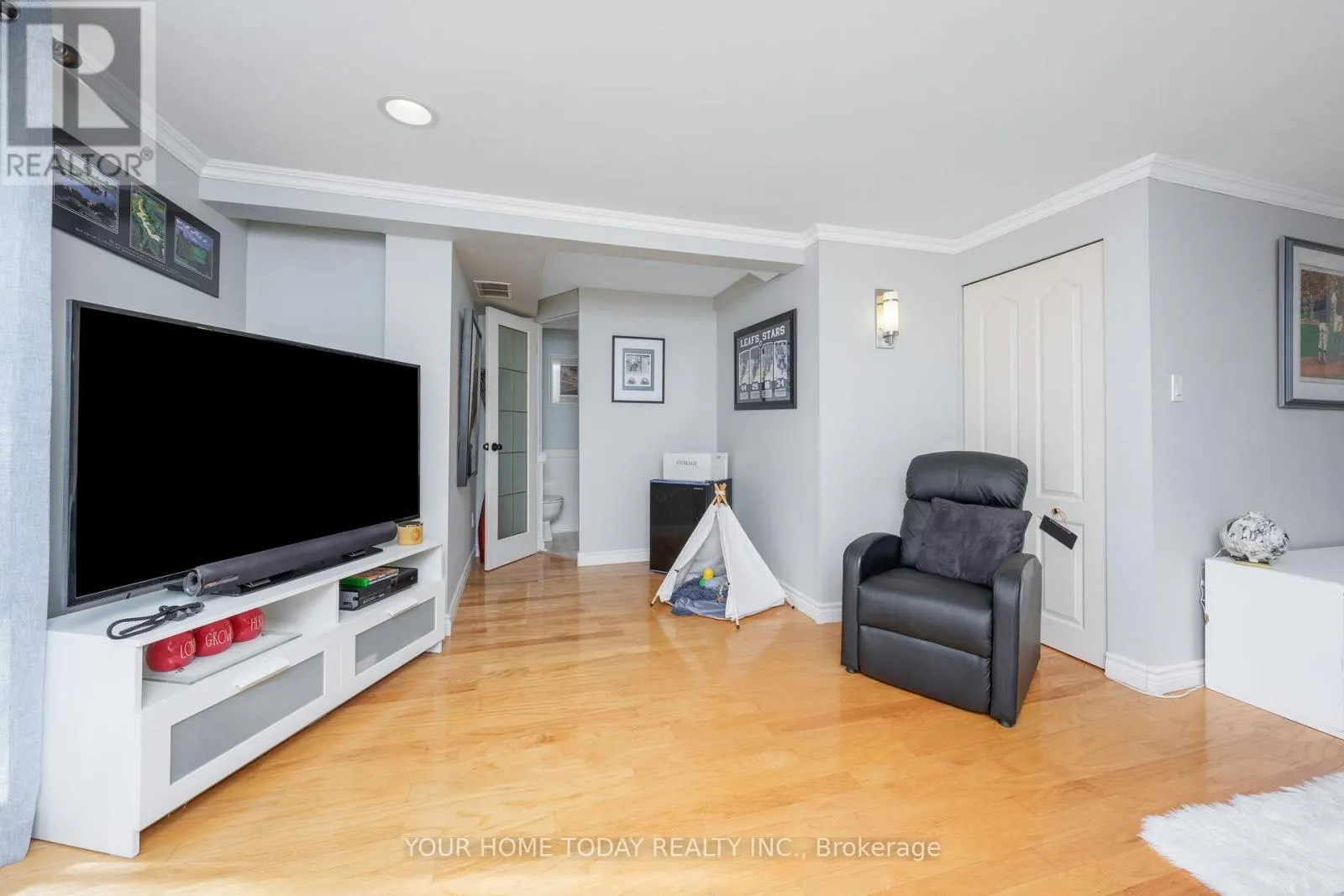 8 - 76 RIVER DRIVE