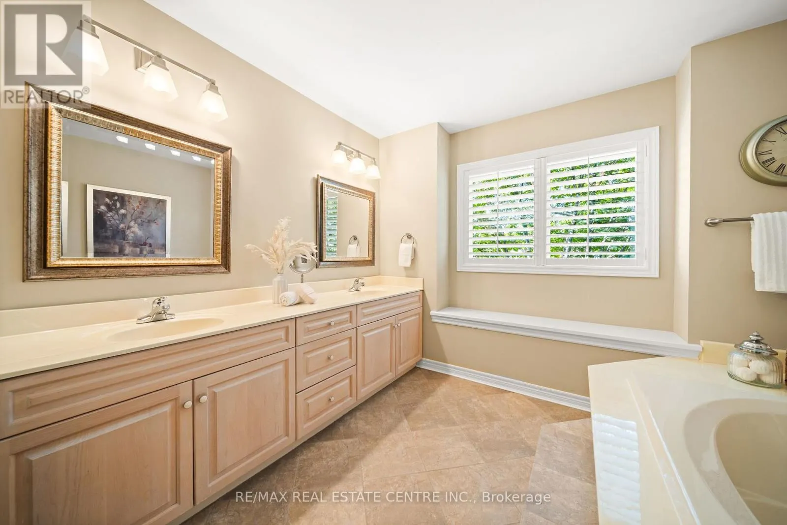4165 STONEBRIDGE CRESCENT