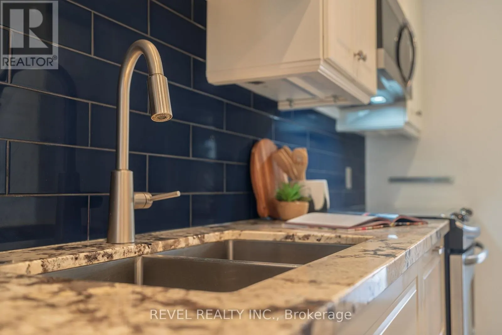 87 EARLSCOURT AVE AVENUE S
