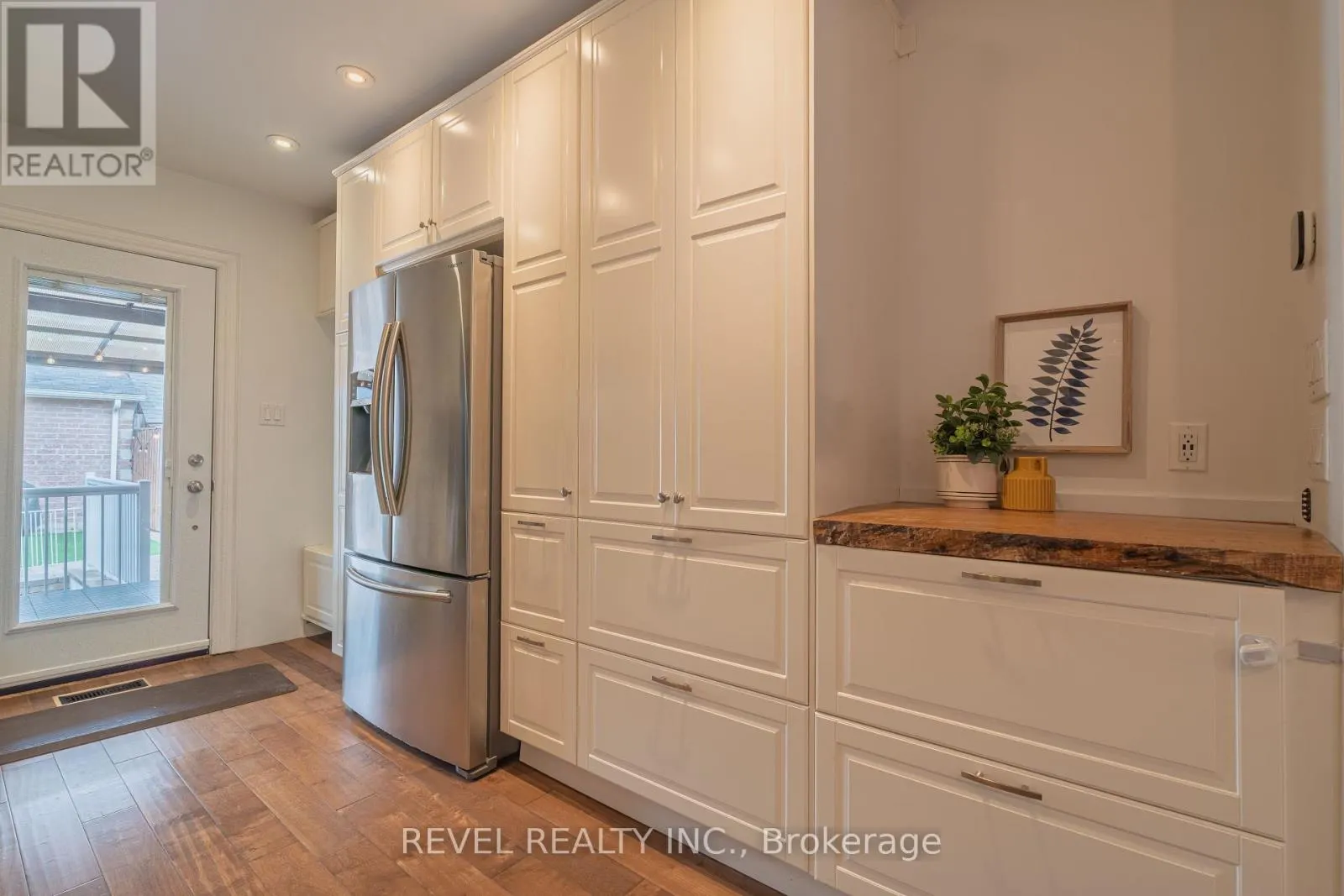 87 EARLSCOURT AVE AVENUE S