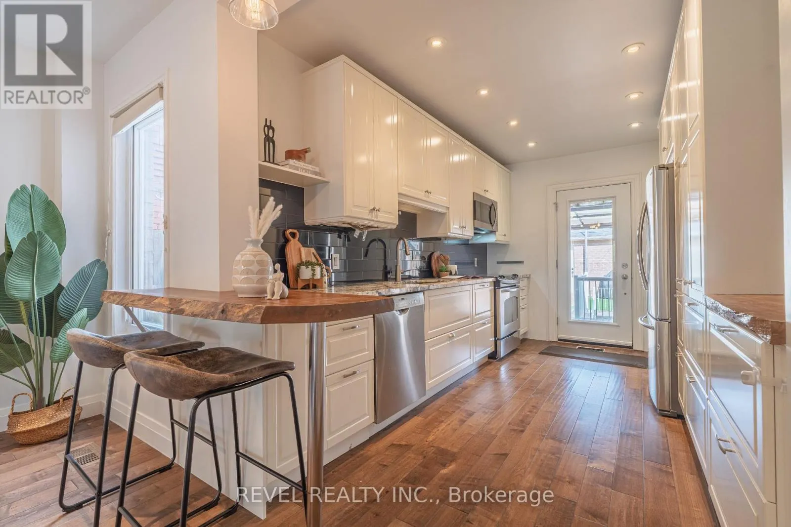 87 EARLSCOURT AVE AVENUE S