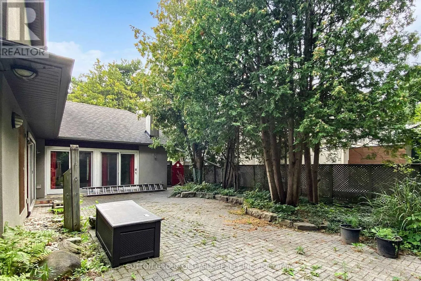 25 MONTGOMERY ROAD