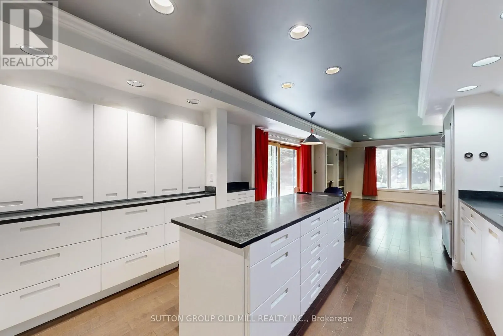 25 MONTGOMERY ROAD