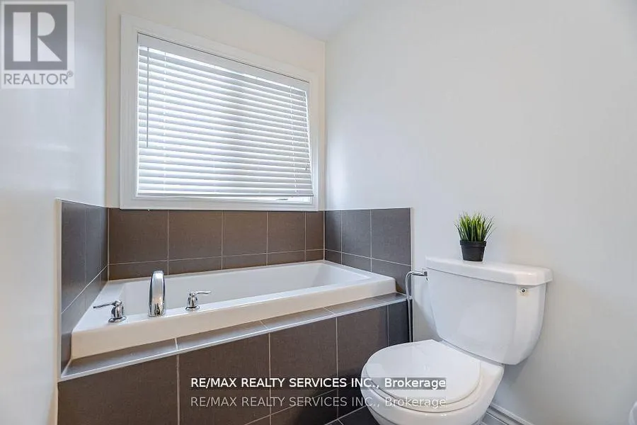 7 LADY EVELYN CRESCENT