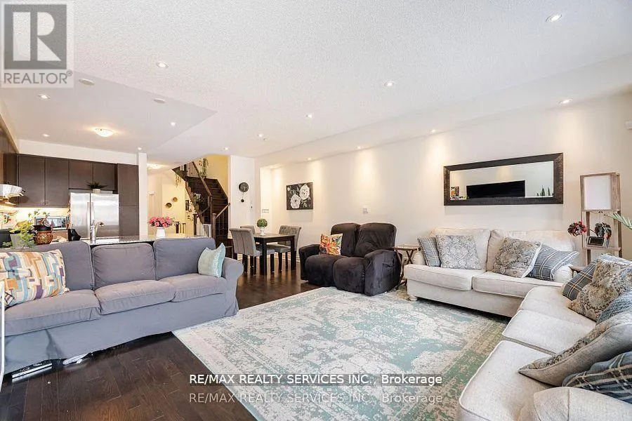 7 LADY EVELYN CRESCENT