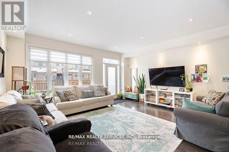7 LADY EVELYN CRESCENT