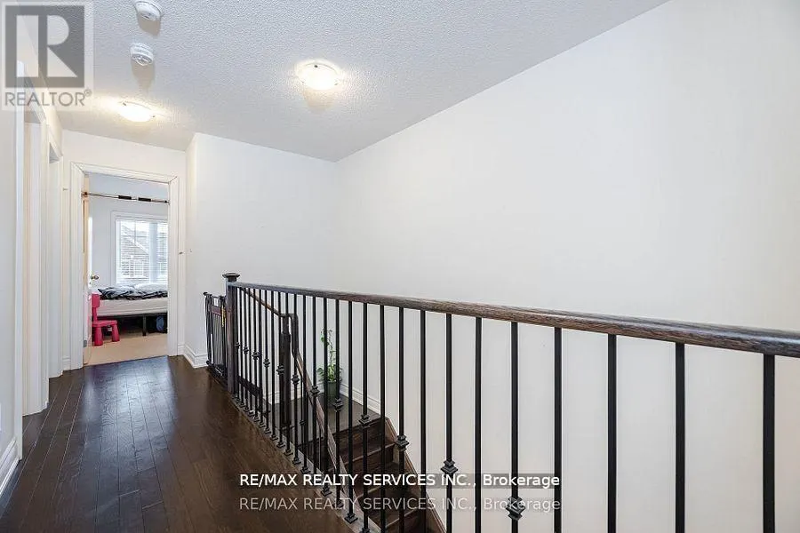 7 LADY EVELYN CRESCENT