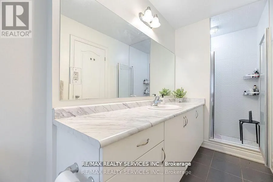 7 LADY EVELYN CRESCENT