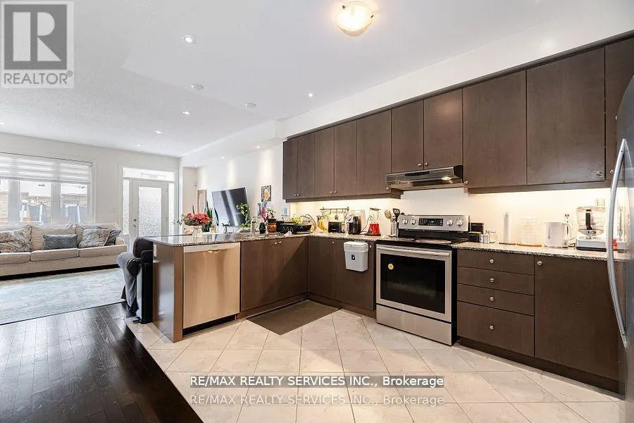 7 LADY EVELYN CRESCENT