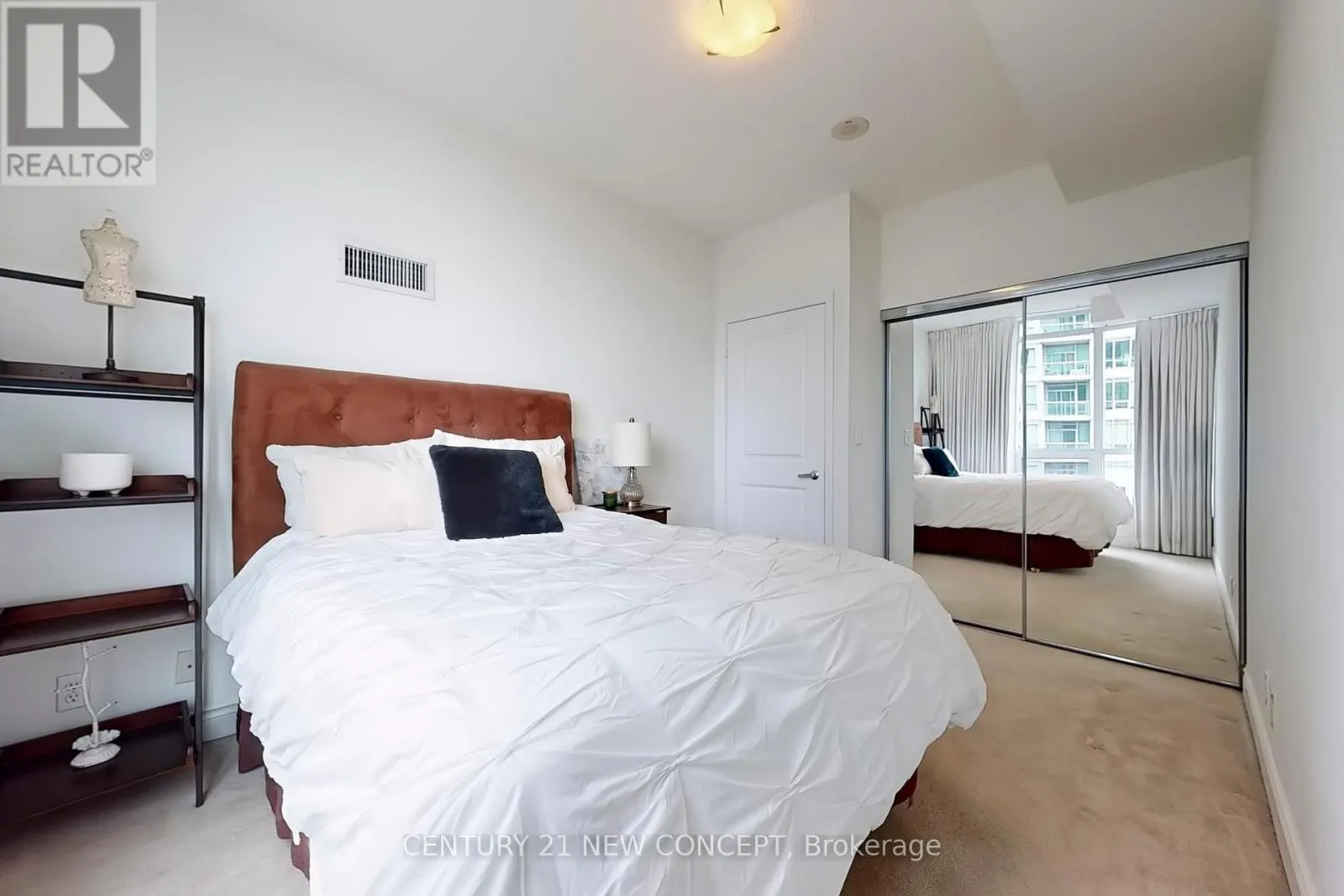 704 - 1900 LAKE SHORE BOULEVARD W