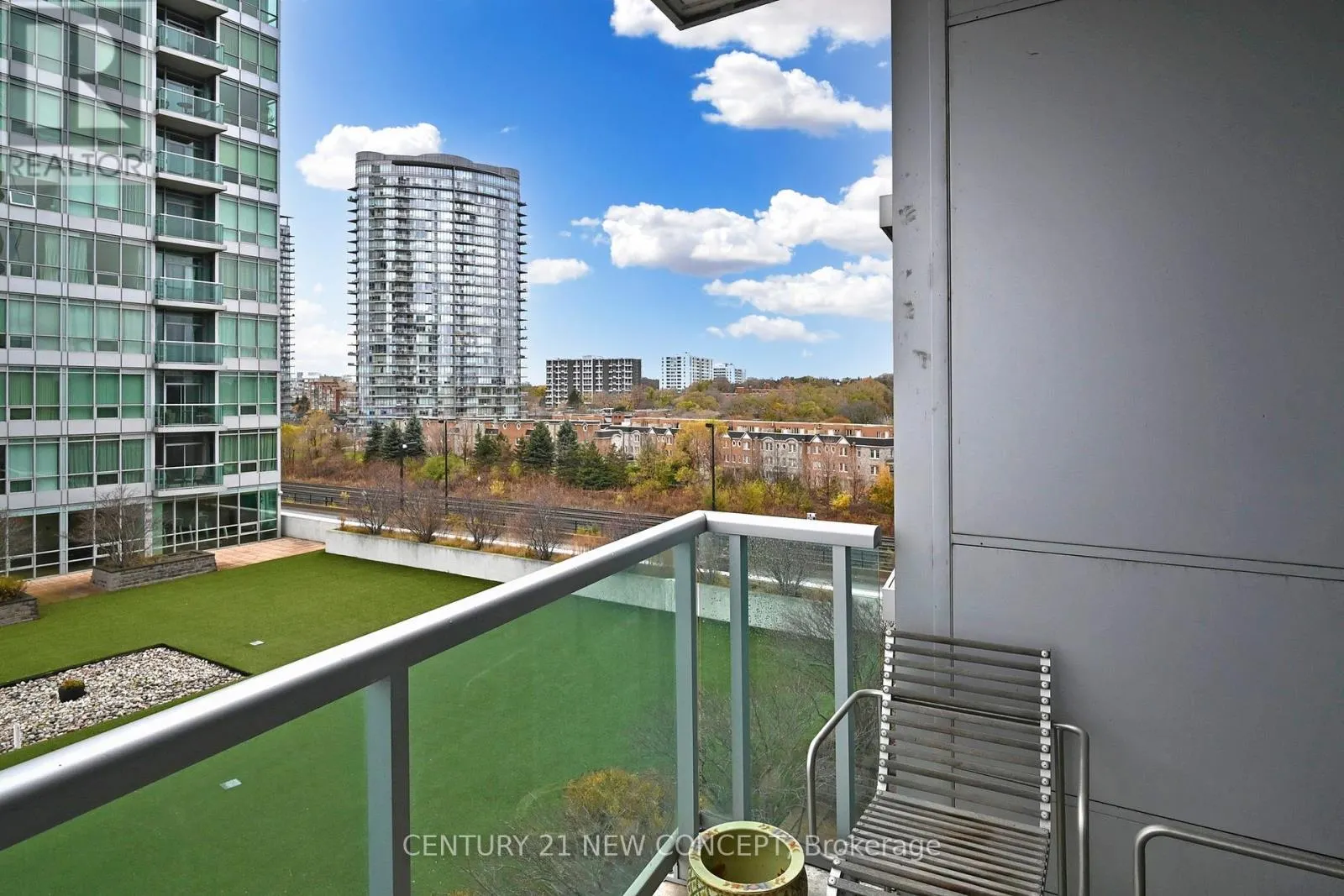 704 - 1900 LAKE SHORE BOULEVARD W