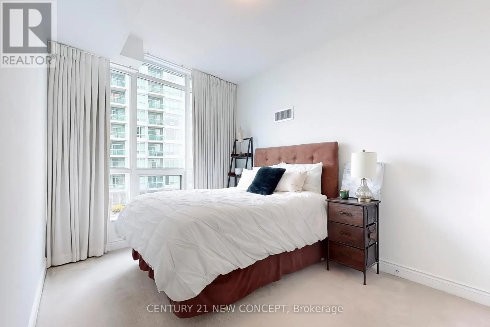 704 - 1900 LAKE SHORE BOULEVARD W