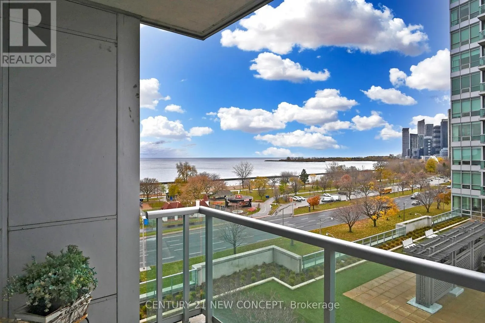 704 - 1900 LAKE SHORE BOULEVARD W