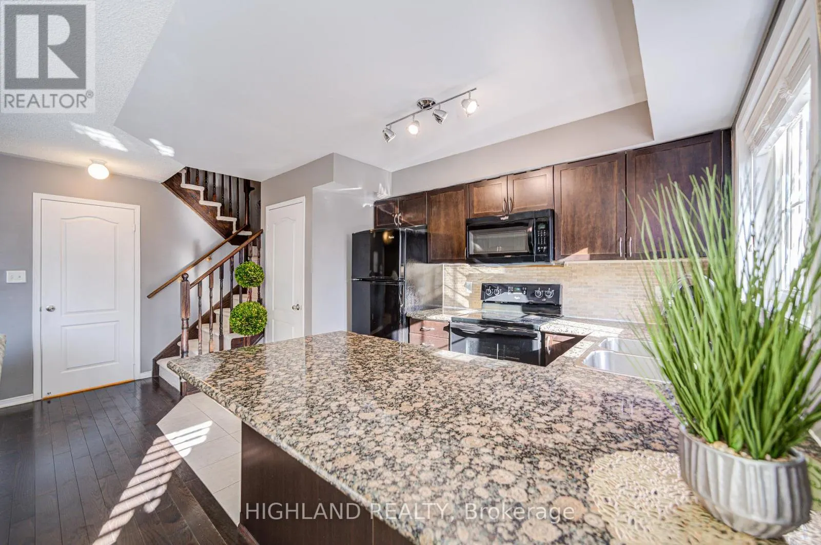 7 - 2460 POST ROAD