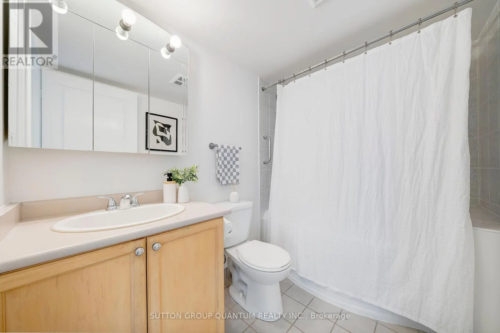 703 - 2585 ERIN CENTRE BLVD. BOULEVARD