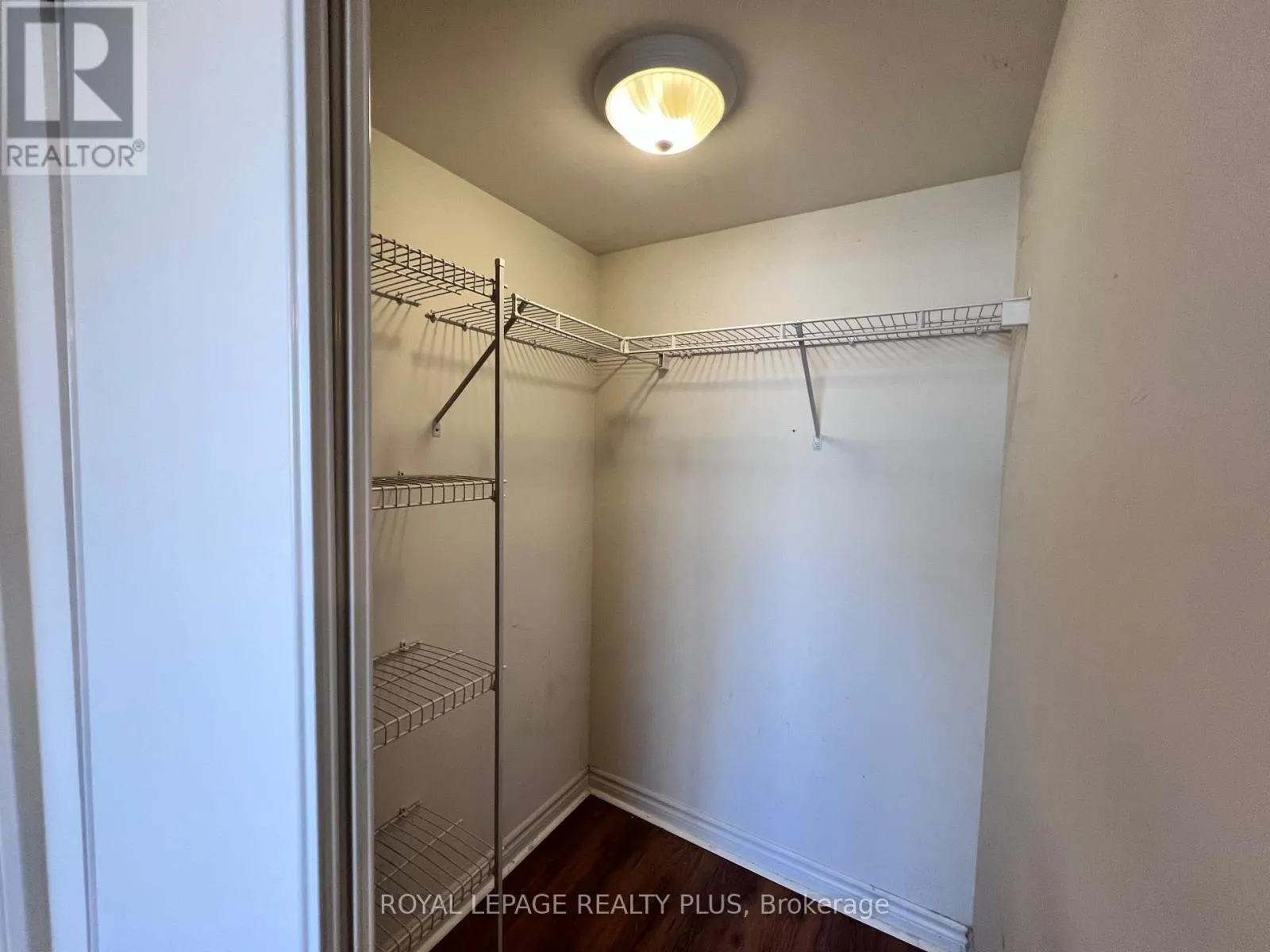 1810 - 3880 DUKE OF YORK BOULEVARD